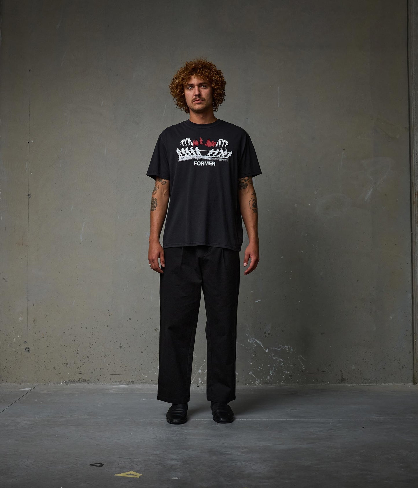 FORMER Engineered T-Shirt in WASHED BLACK