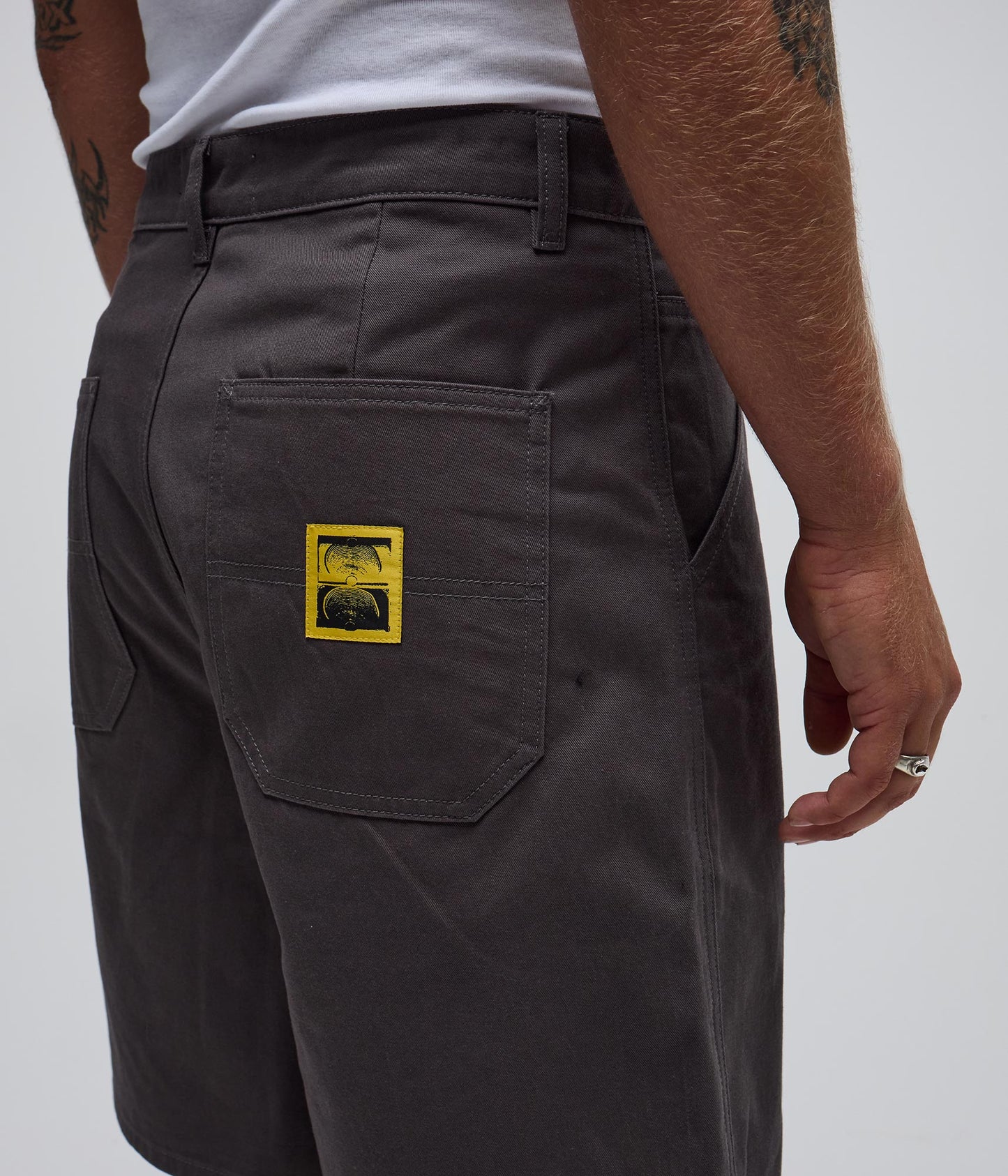 REYNOLDS 21" WALKSHORT // GUNMETAL