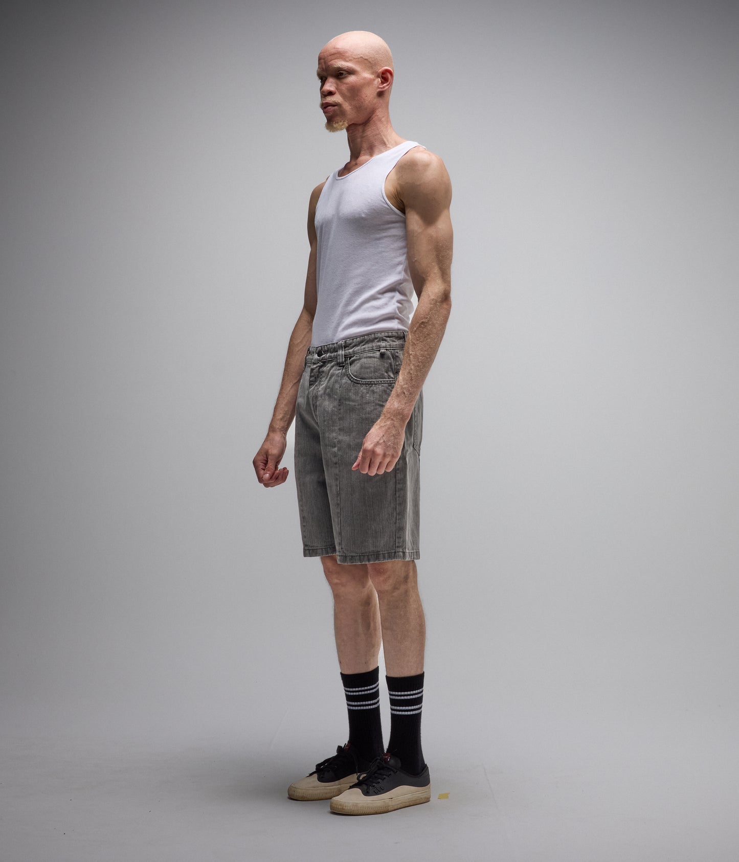 DISTEND SEAM JEAN SHORT // WASHED GREY