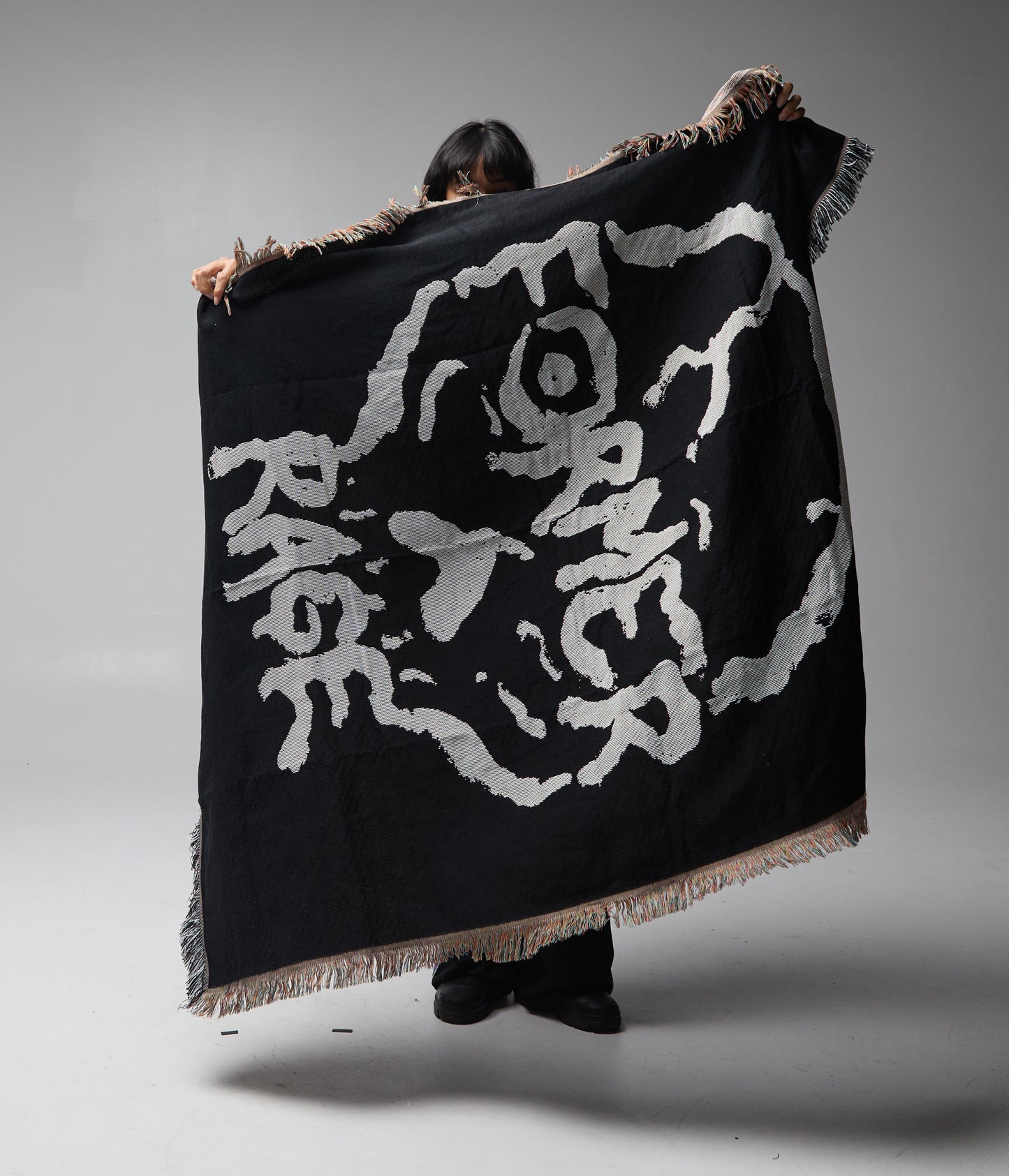 SKULLZ THROW BLANKET // BLACK