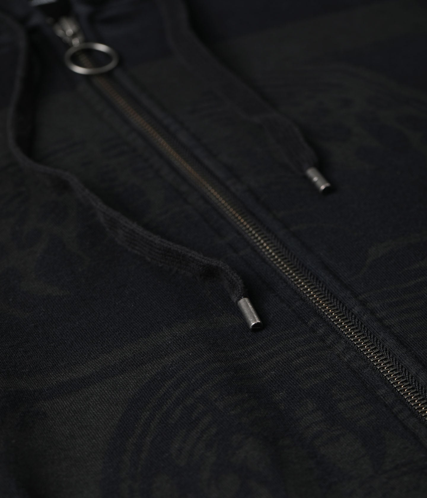 COMPLICRUX ZT HOOD // WORN BLACK – FORMER MERCHANDISE COMPLICRUX ZT HOOD // WORN BLACK – FORMER MERCHANDISE