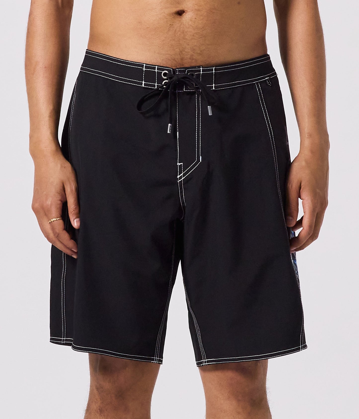 SYSTEM FOIL 19' TRUNK // BLACK