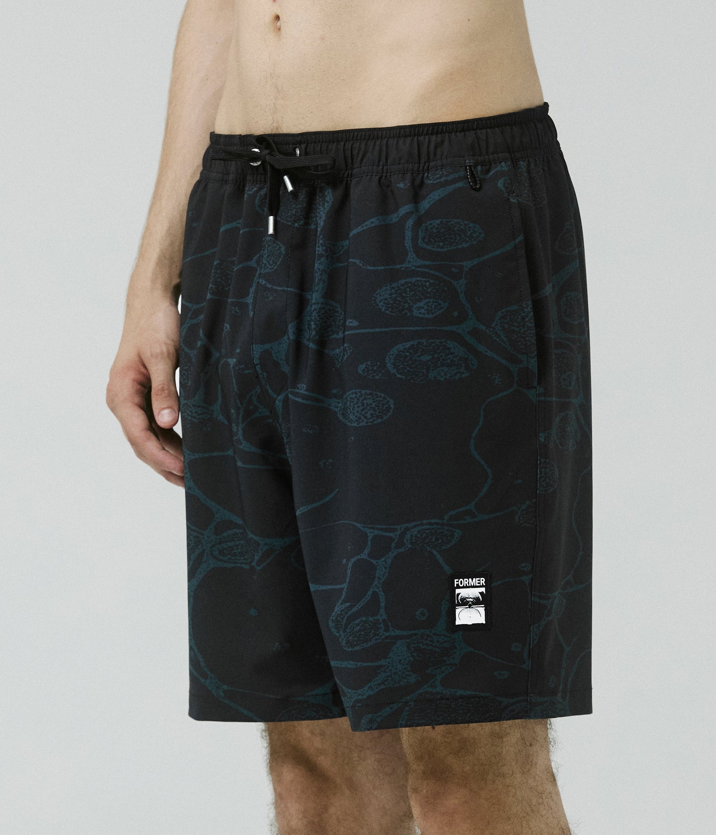 GLOBAL MIND SWANS 18" SWIM TRUNK // BLACK