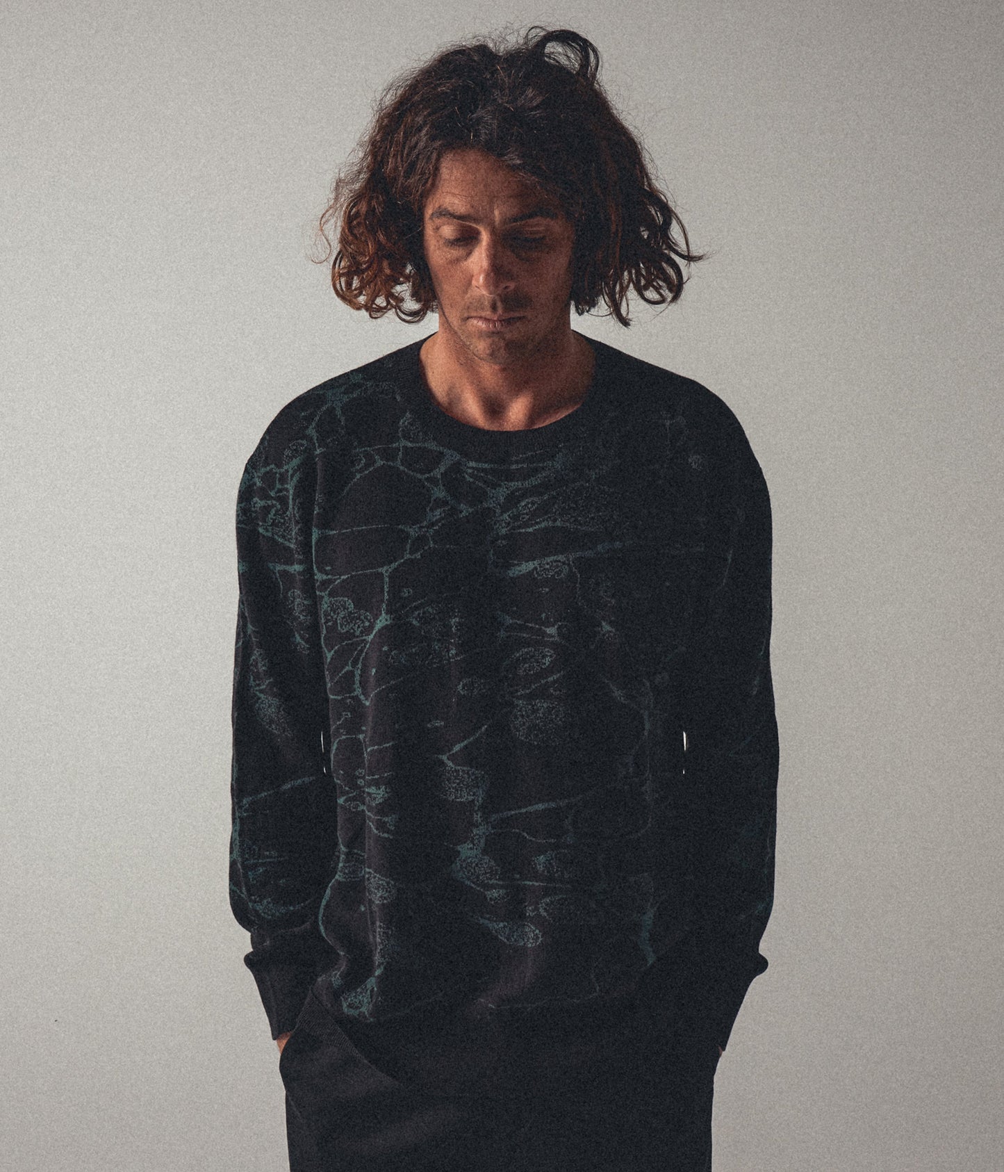 GLOBAL MIND CREW KNIT // BLACK