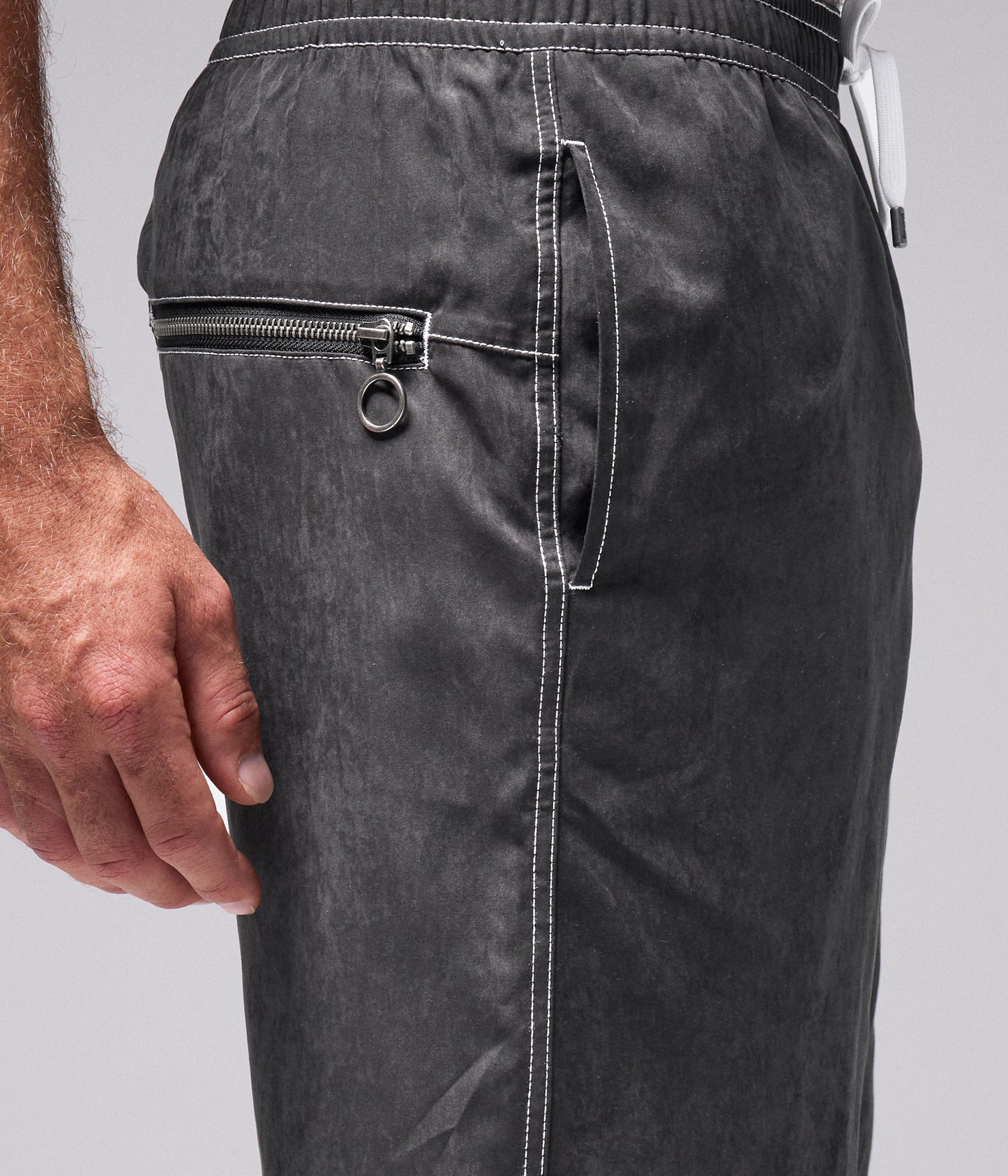 SWANS CARGO 21" SWIM TRUNK // BLACK EMBROID