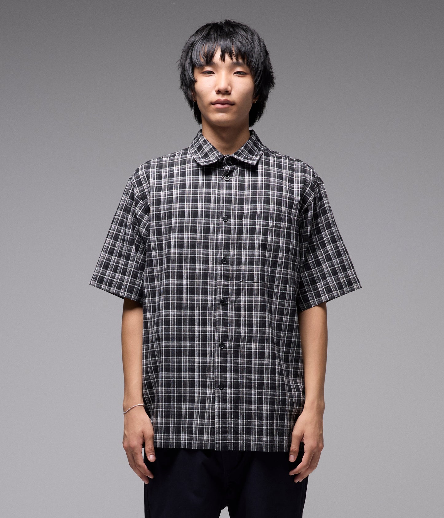 VIVIAN PRAISE CHECK SS SHIRT // BLACK