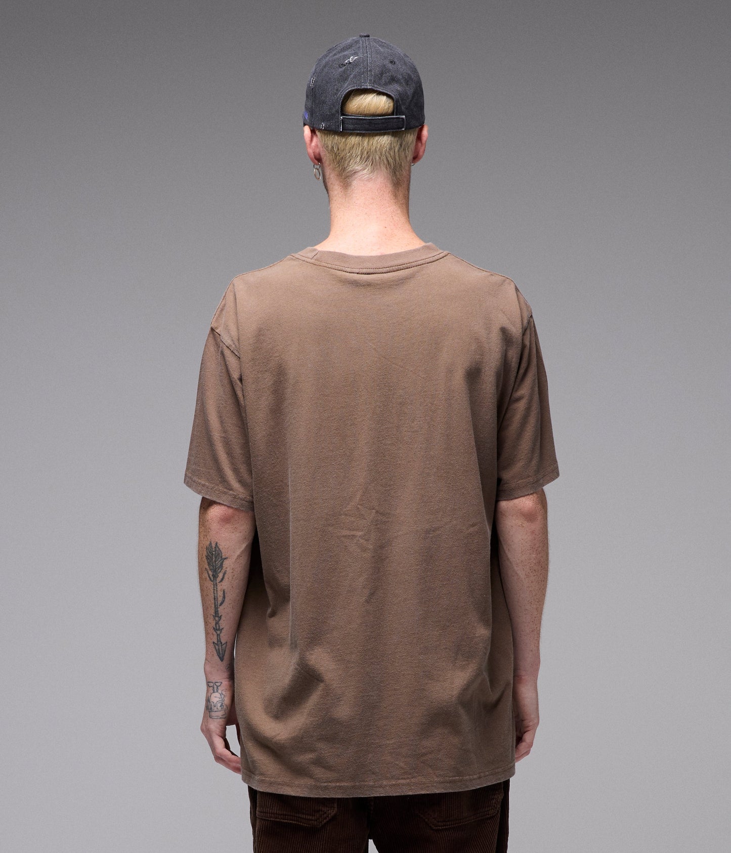 PRAISE T-SHIRT //  WASHED CHOC