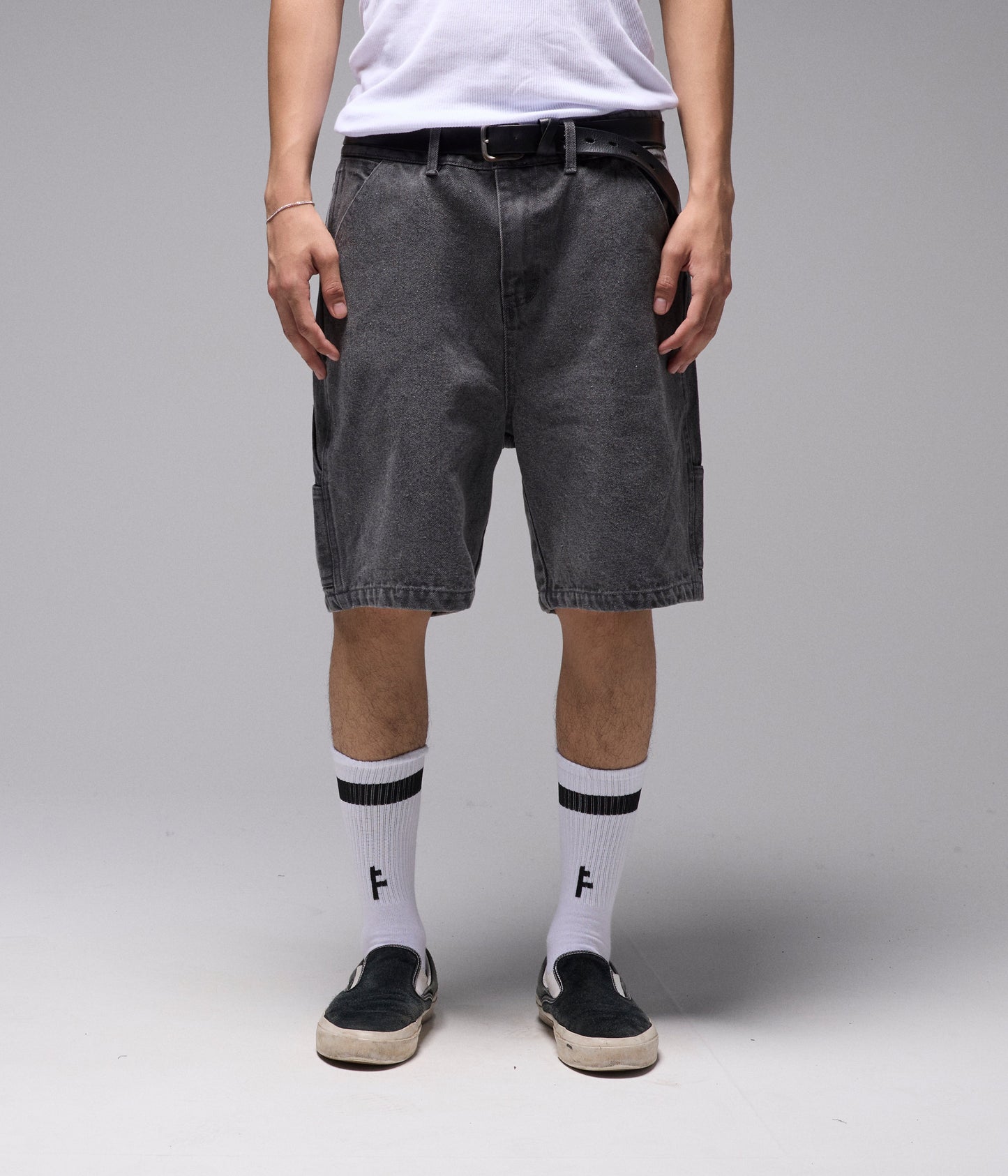 VT DISTEND  DENIM 20.5" CARPENTER SHORT // WASHED GREY