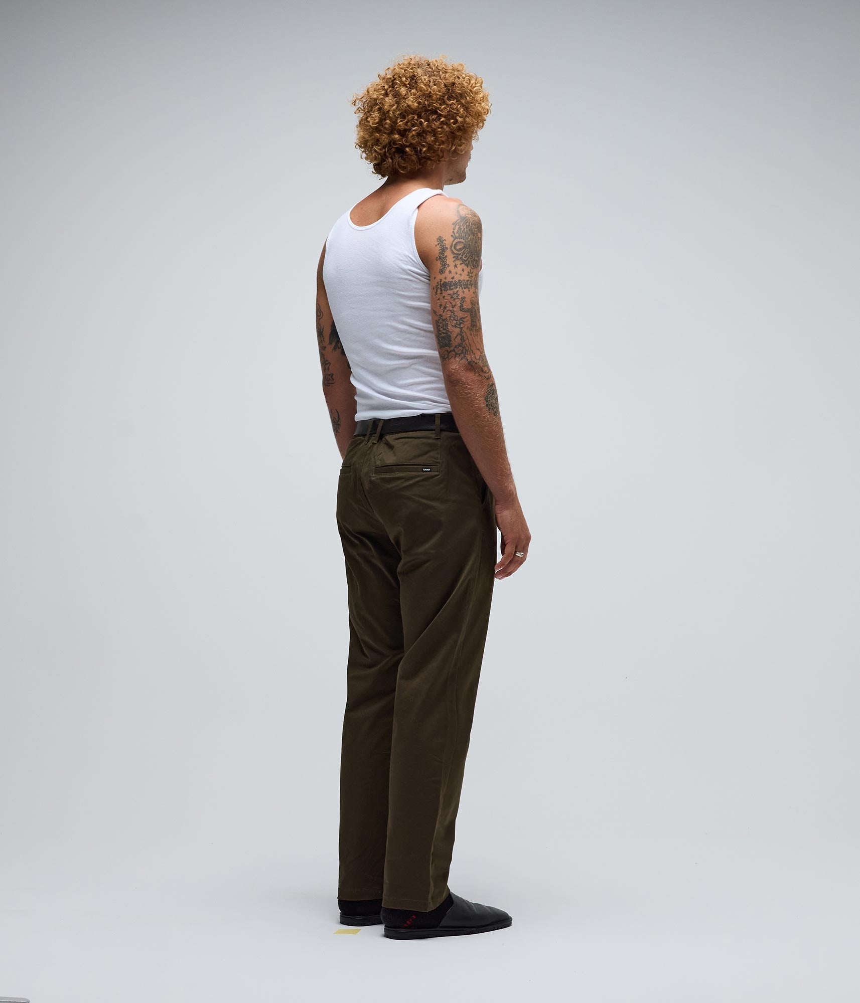 FORMER Legacy Chino Pant in OLIVE