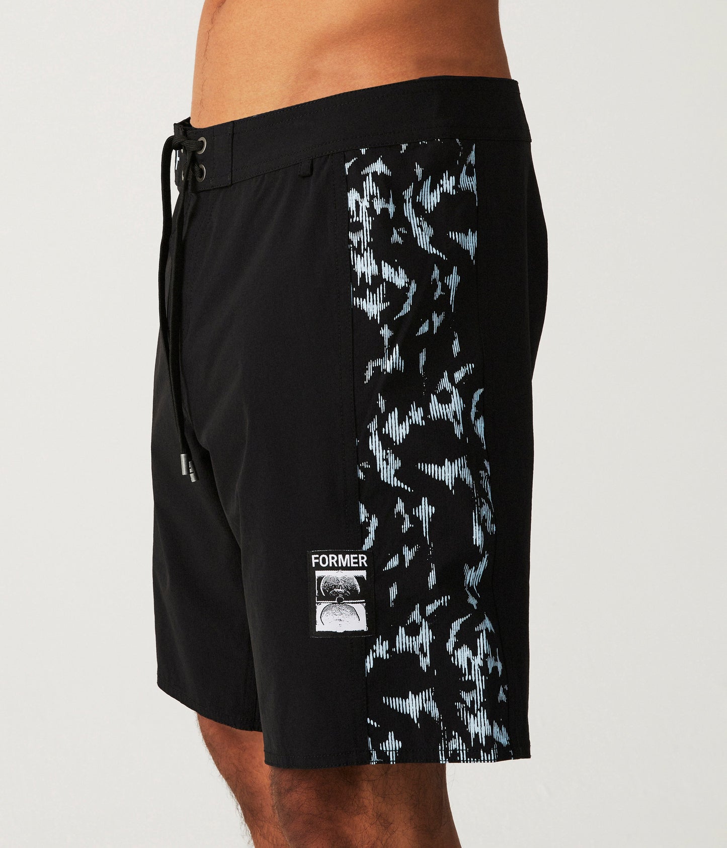 DIFFUSE CONTROL 18.5 TRUNK // BLACK