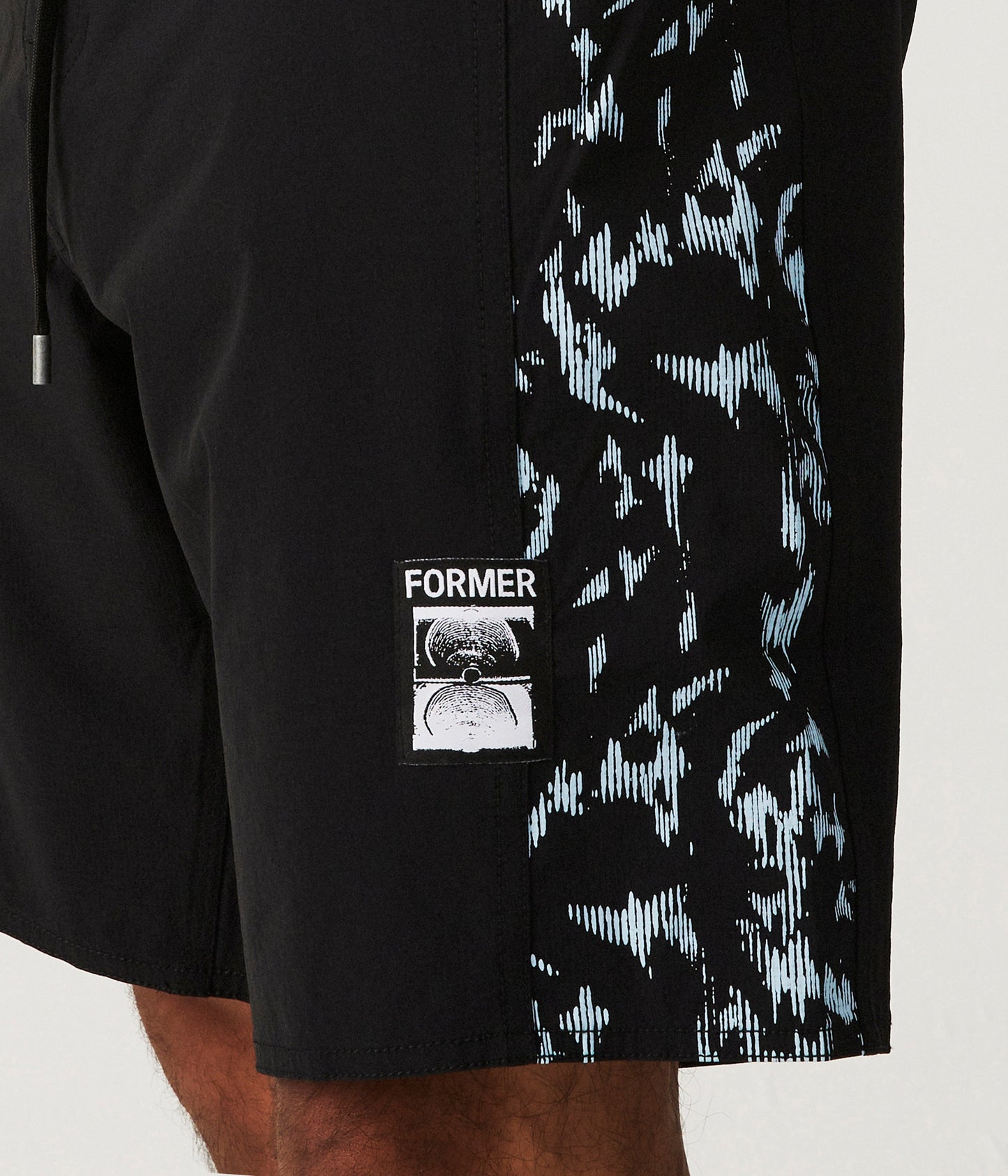 DIFFUSE CONTROL 18.5 TRUNK // BLACK