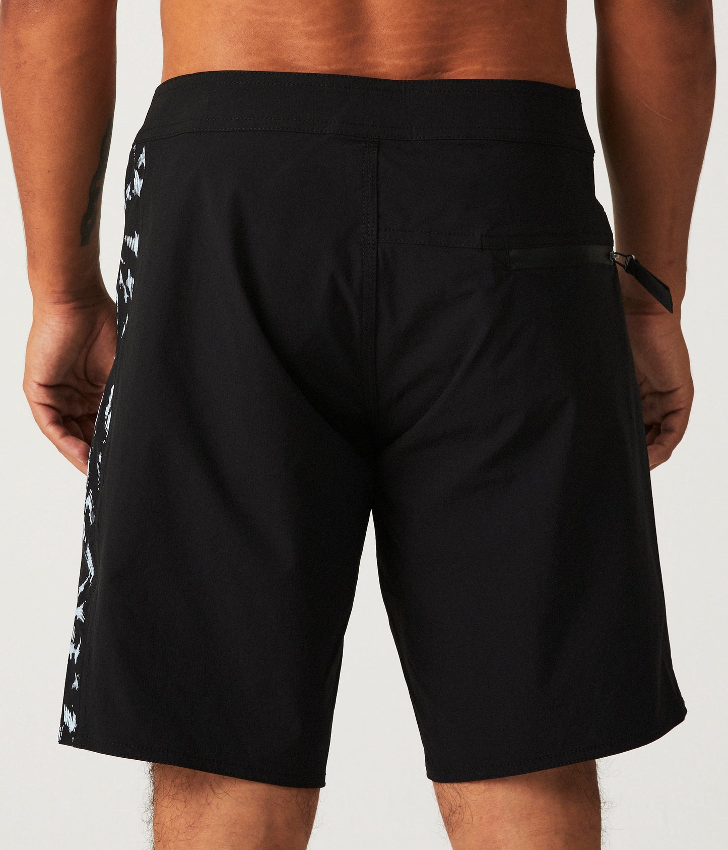DIFFUSE CONTROL 18.5 TRUNK // BLACK
