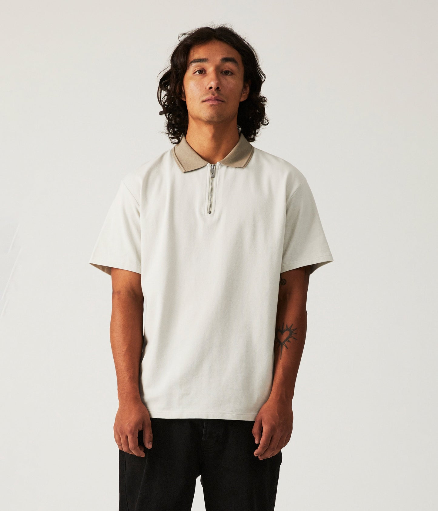 UNIFORM SS ZIP POLO // STONE