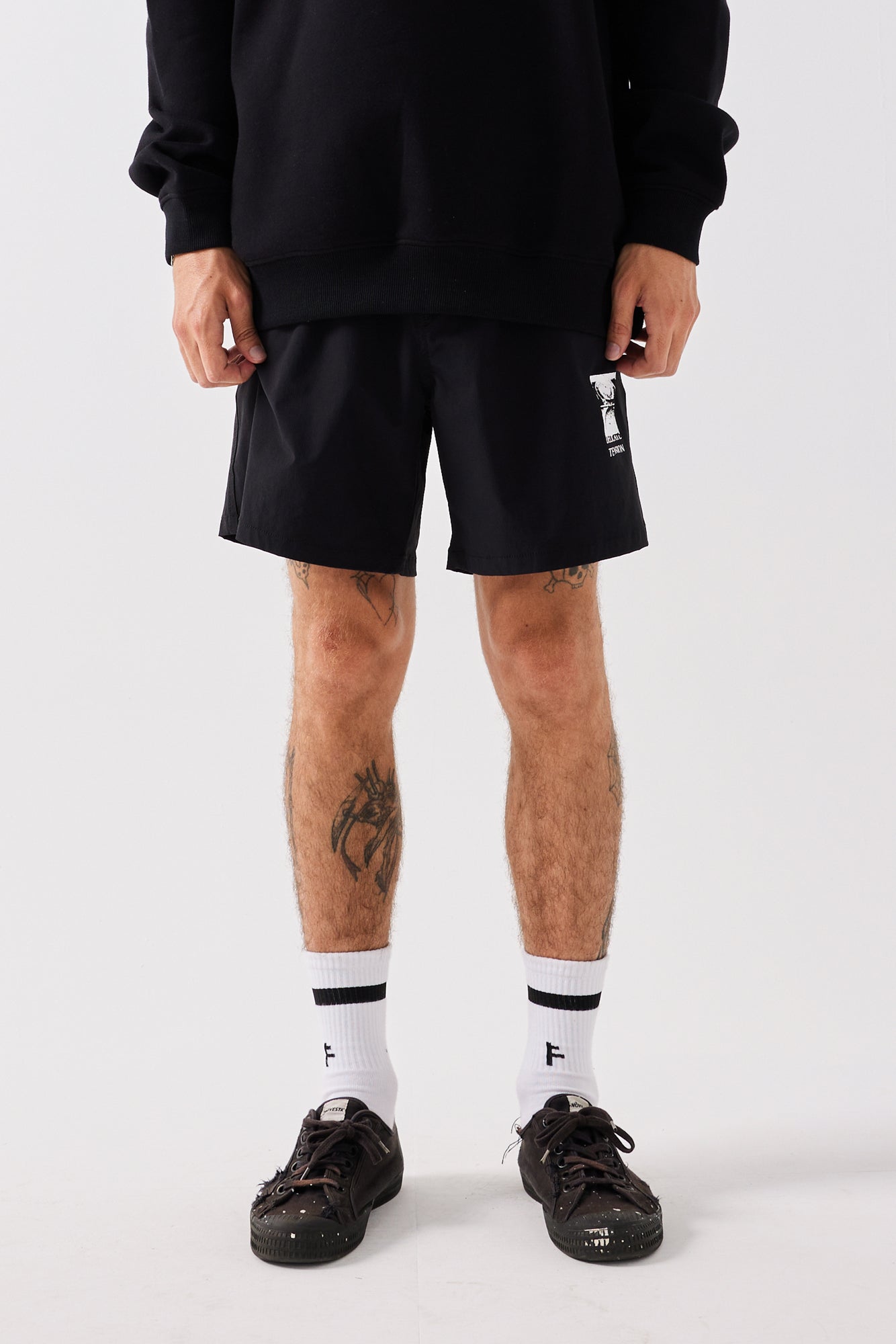 DELICATE 16' SWAN TRUNK // BLACK