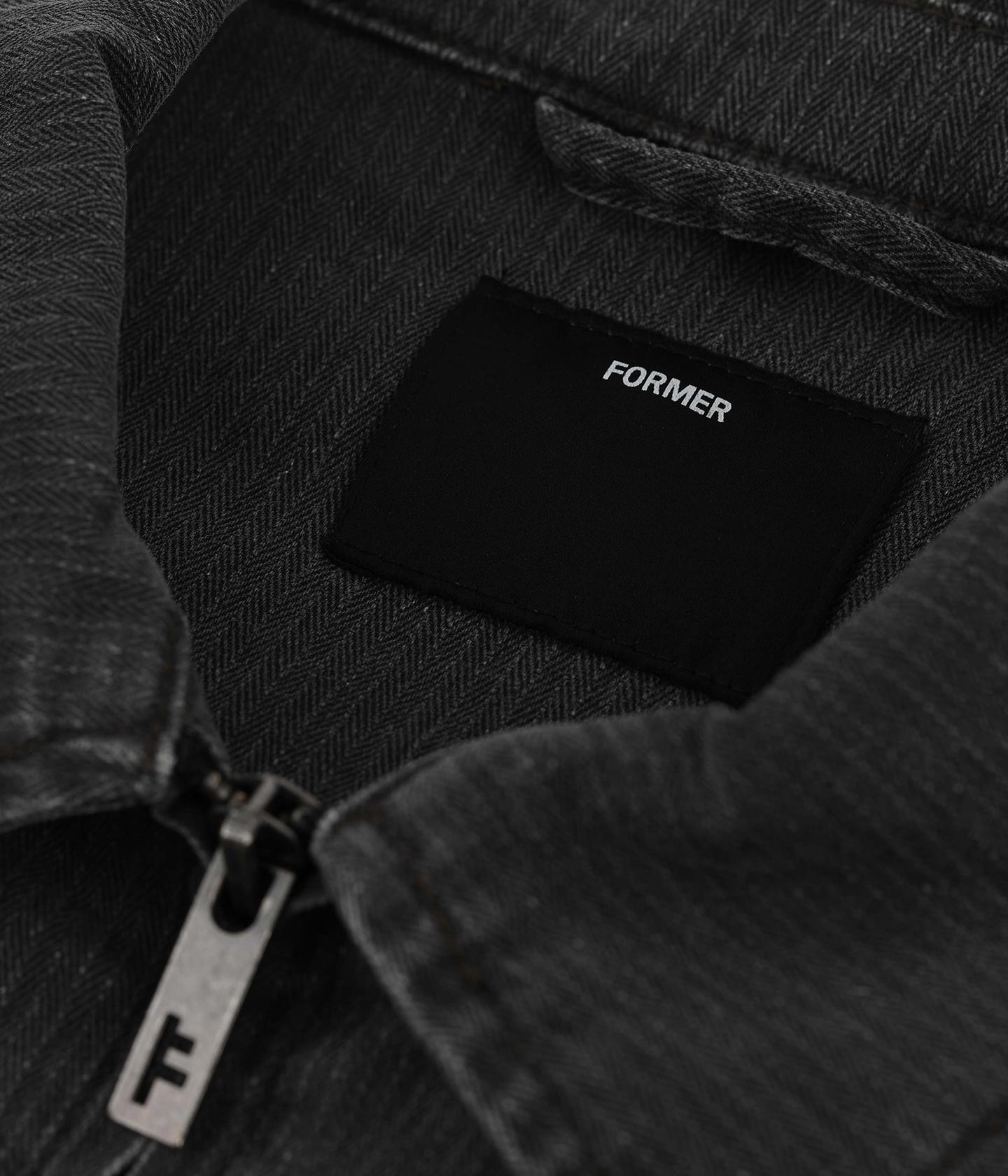 DISTEND JACKET // CHARCOAL PIN