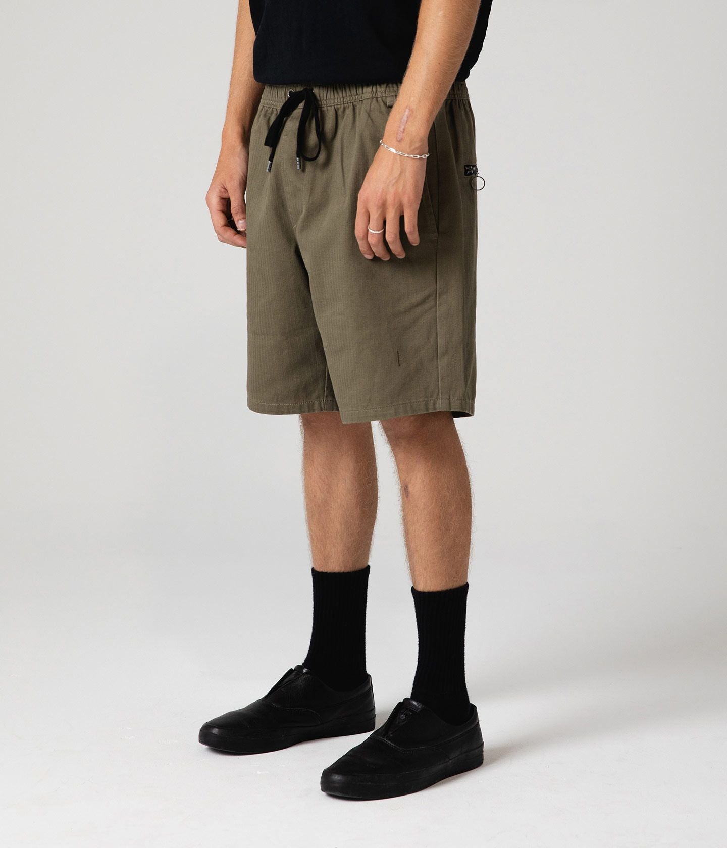 PRAYER HERRINGBONE WALKSHORT // ARMY